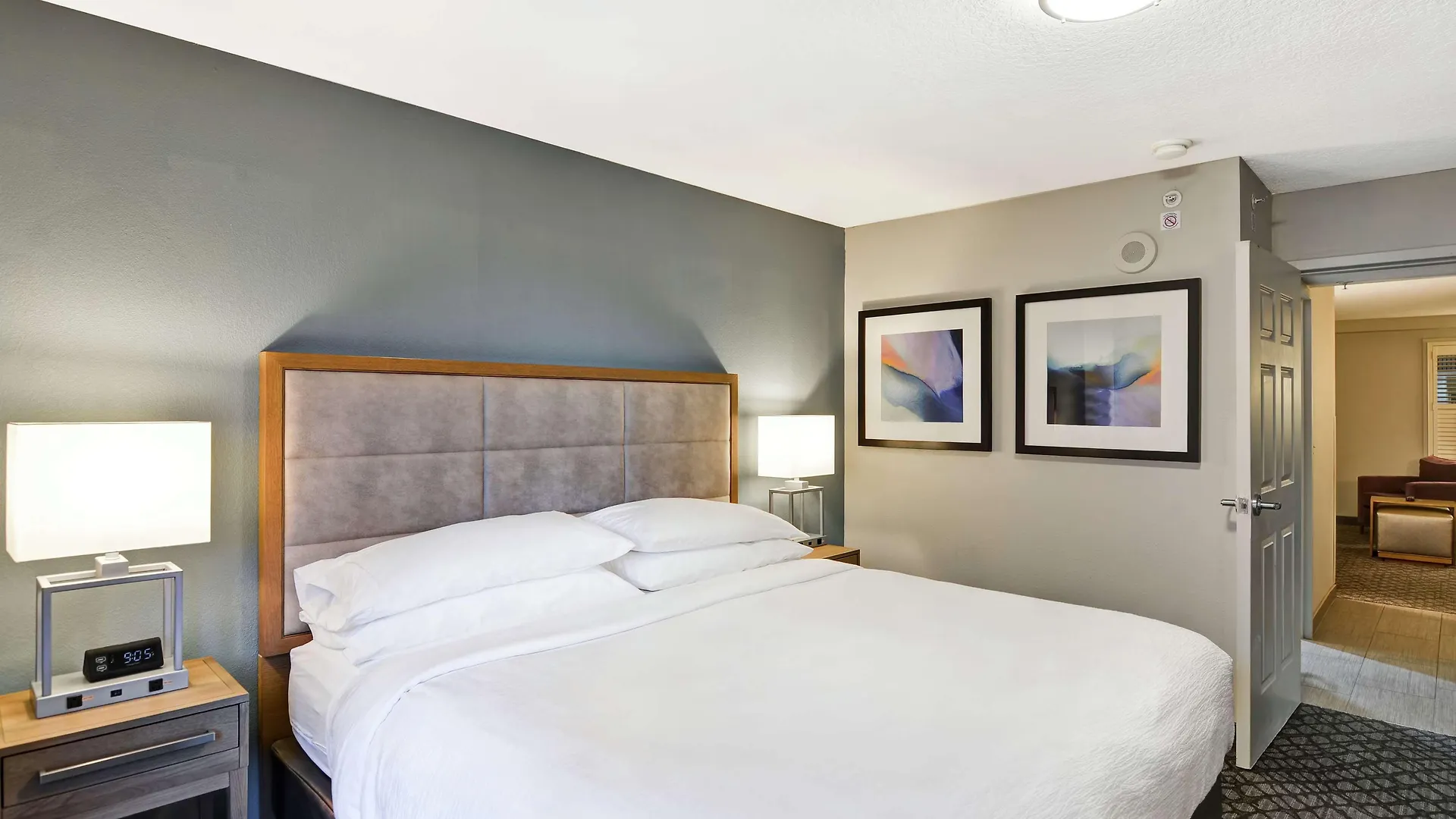 Embassy Suites By Hilton Orlando Downtown 3*,